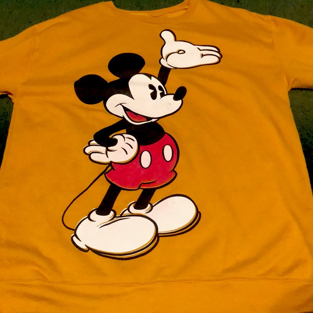 Medium sized cotton Mickey Mouse sweat shirt